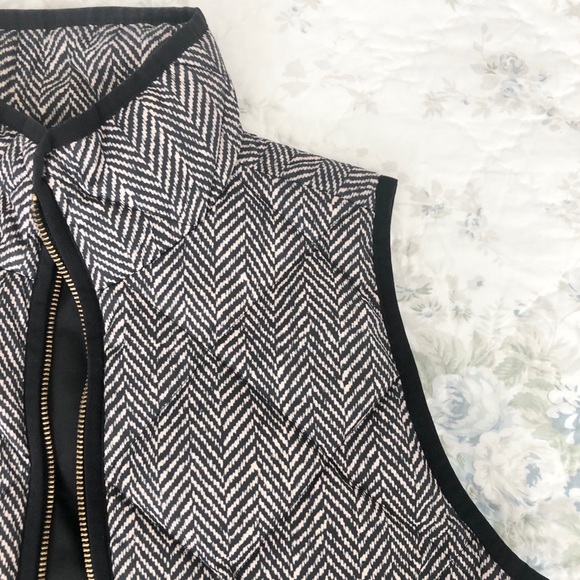 J Crew Factory Black and Cream Puffer Vest - Picture 6 of 8